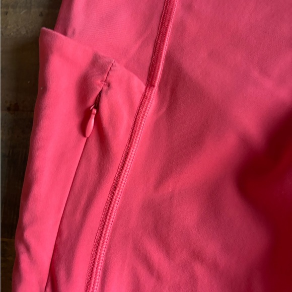 Athleta Punch Pink Crop leggings with Pockets - Picture 4 of 6